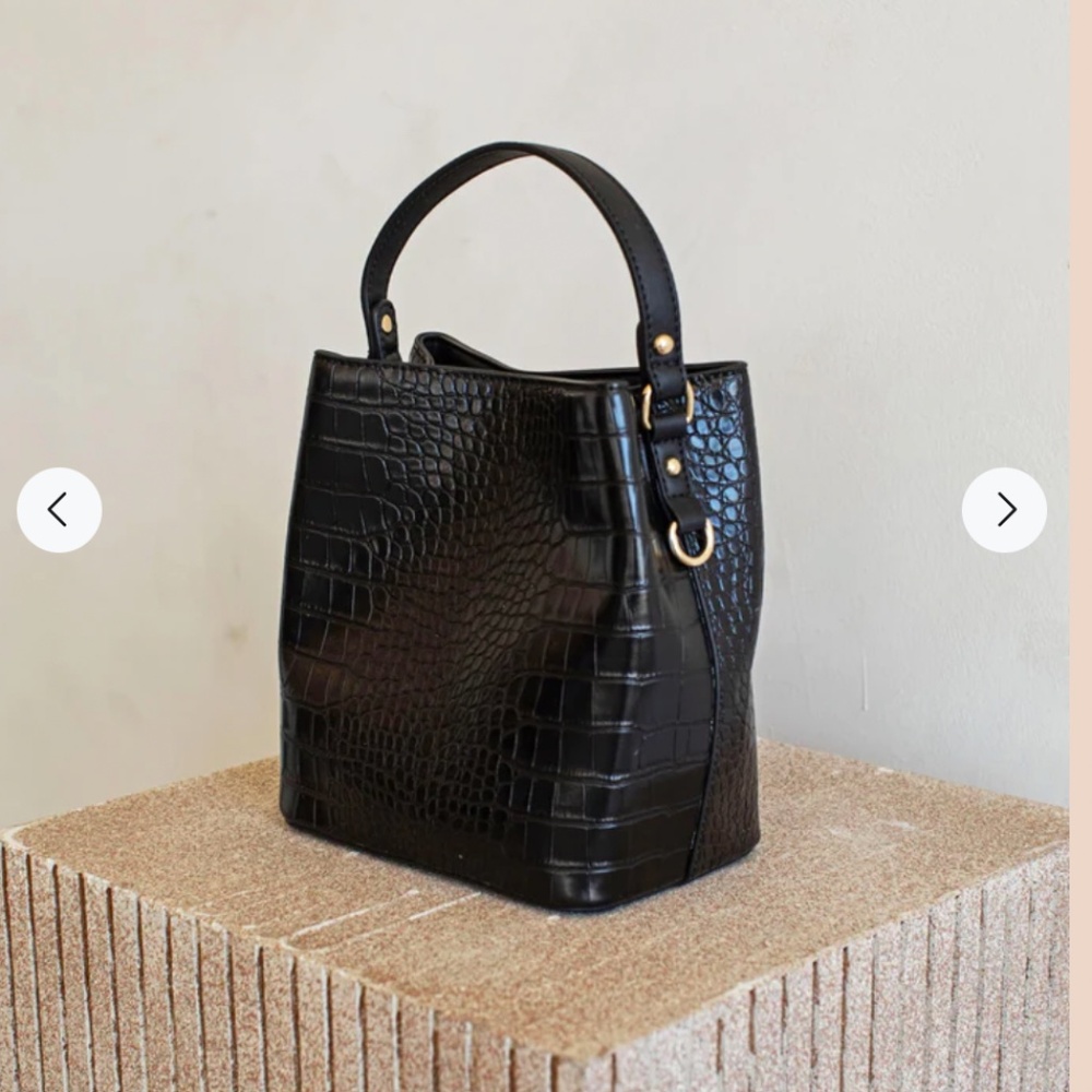 005 AOTA Elena Croc Top Handle Bucket Bag With Crossbody Strap NWT